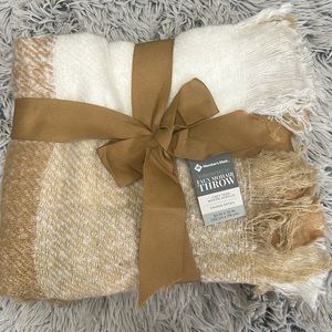 Member’s Mark Plaid Faux Mohair Oversized Throw NWT